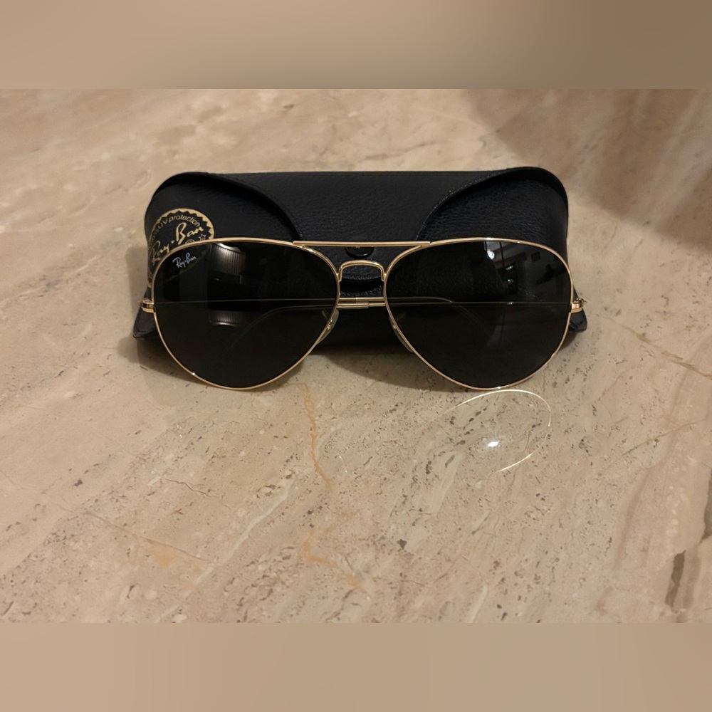 Ray-Ban
RB3025 Aviator Classic Gold and Black